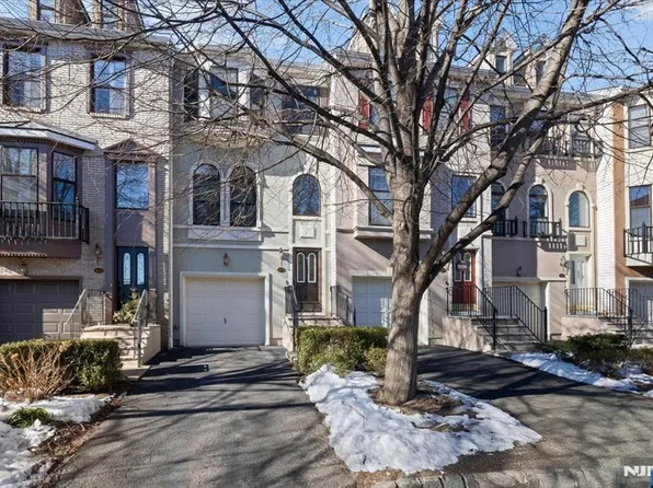 424 Manchester Dr, Nutley, NJ 07110