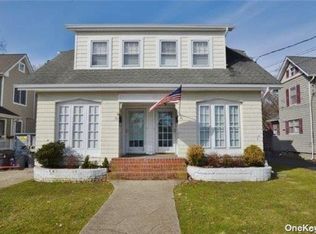 31 Highland Ct, Huntington, NY 11743
