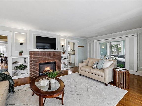 3rd image of 36 Lamprey Street