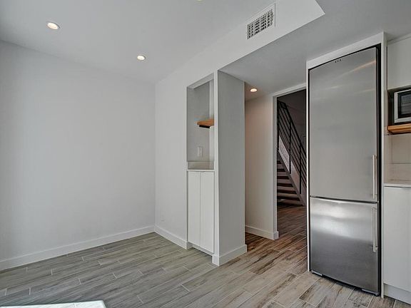 3rd image of 8810 Dawnridge Cir APT 101