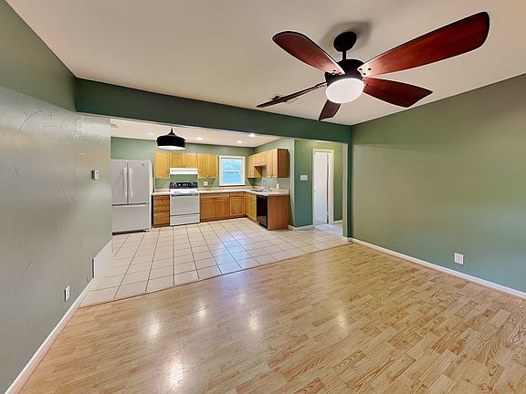 3rd image of 412 Harrison Ln