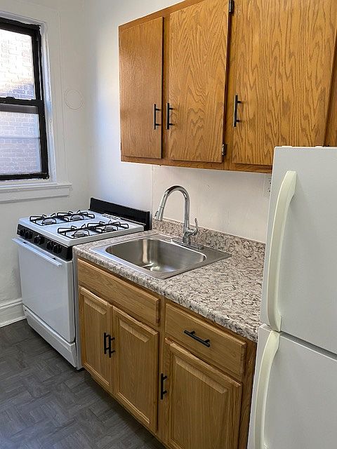 1st image of 3309 Crescent St APT 1F