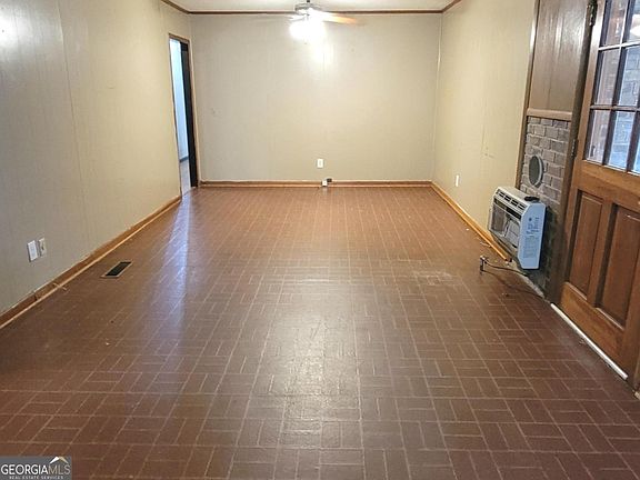 4th image of 335 Laurel Ln