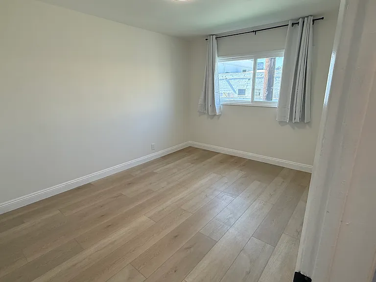 140 N Hayworth Ave #8 — Photo 8