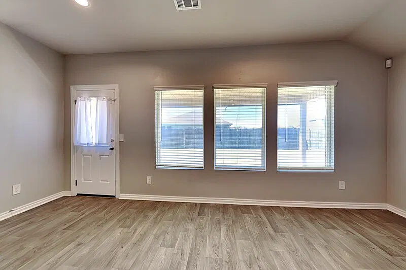 4 bed, 2.0 bath, 1831 sqft, $1,795 — Photo 3