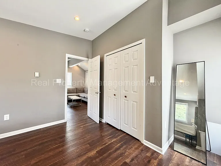 340 E. Cambourne. — Photo 12