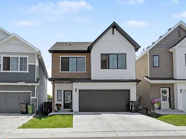 905 172nd St SW #12, Edmonton, AB T6W 3V4