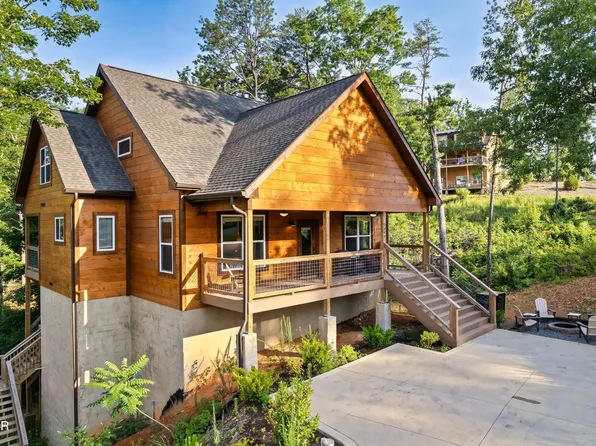 3008 Cloudburst Dr, Sevierville, TN 37862