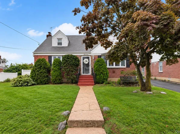 11 White Street, Valley Stream, NY 11580