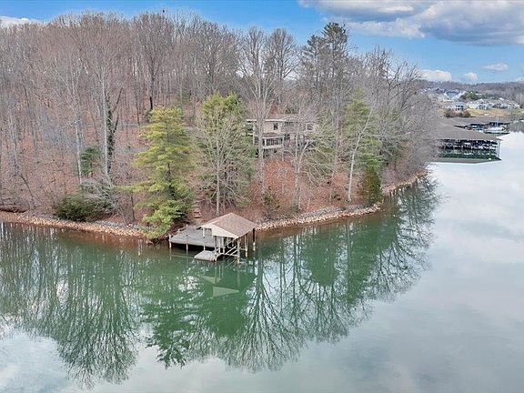 2nd image of 2768 Lake Retreat Rd