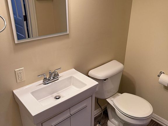 5th image of 621 E Garden St