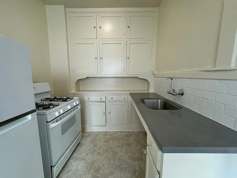 101 Cervantes Boulevard (918r) — Photo 7