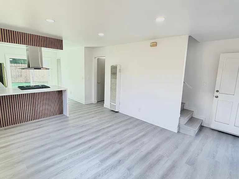 1546 Brighton Ave #C — Photo 1