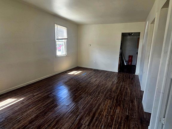 4th image of 27029 Dartmouth St