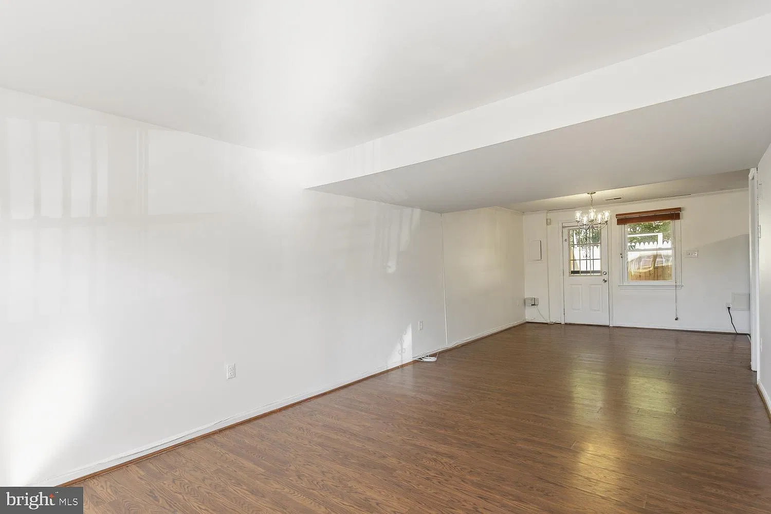 3 bed, 1.5 bath, 1322 sqft, $2,300 — Photo 3