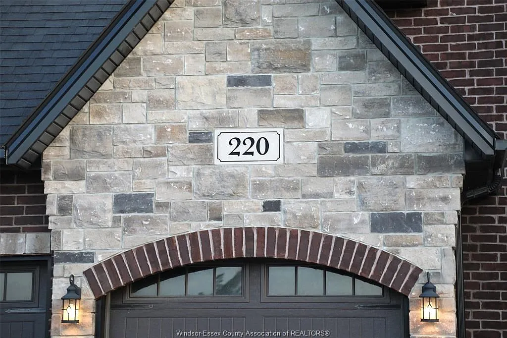 4 bed, 2.5 bath, $3,900 — Photo 2