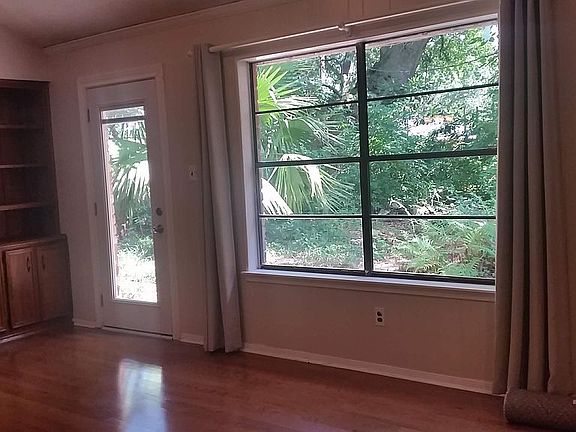 Window in the living room 