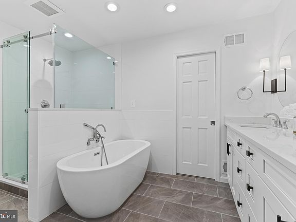 4th image of 3719 Carriage House Ct
