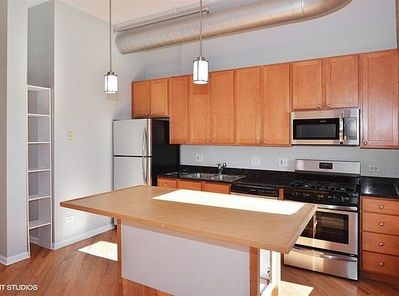 4th image of 1400 N Milwaukee Ave APT 407