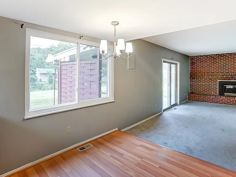 415 Rustic Ct — Photo 16