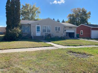 438 2nd St S, Carrington, ND 58421
