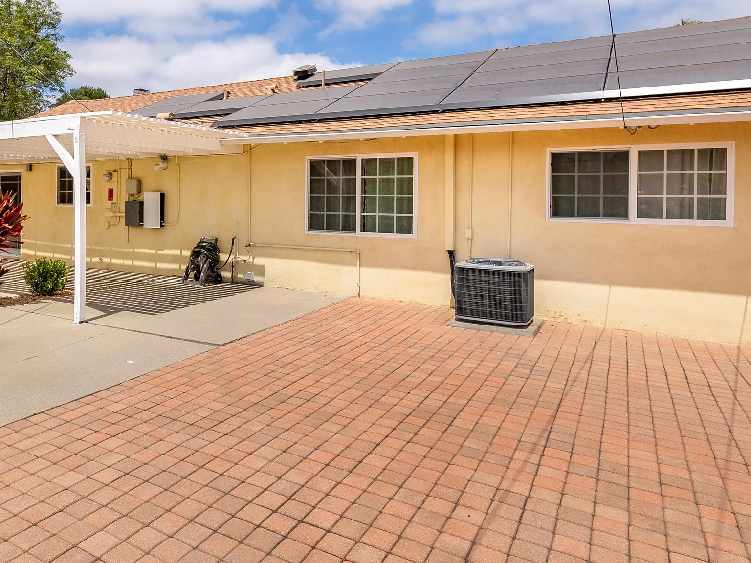 4 bed, 1725 sqft, $4,750 — Photo 3