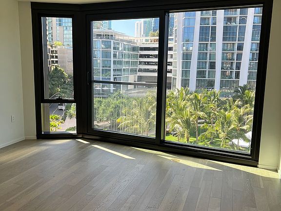 4th image of 333 Ward Ave #528