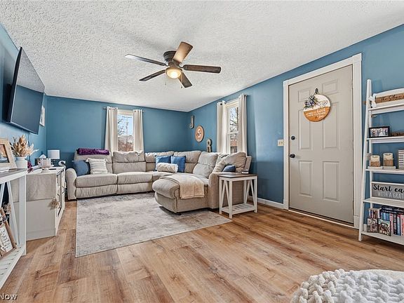 5th image of 12032 Mercer Rd NE