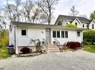 30 Horseshoe Dr, Oak Ridge, NJ 07438