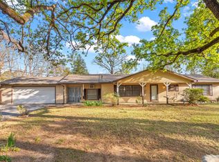 322 Parkside Dr, Zavalla, TX 75980