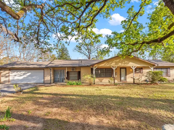 322 Parkside Dr, Zavalla, TX 75980