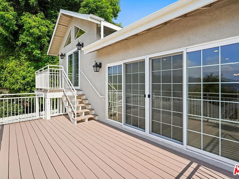 2910 Santa Carlotta St — Photo 15