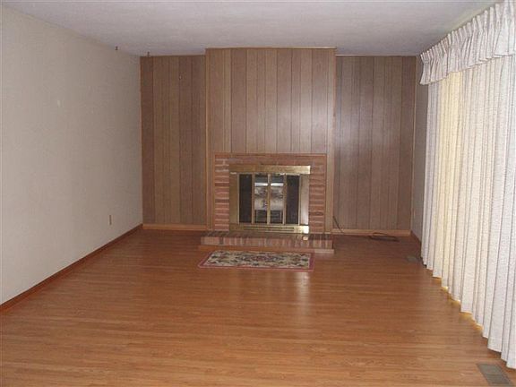 4th image of 2713 Corlington Dr