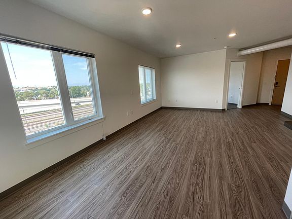 4th image of 2055 S Acoma St #322