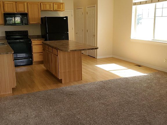 Kitchen/Living Area