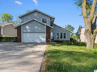 1407 Cherry Tree Ln, Papillion, NE 68133