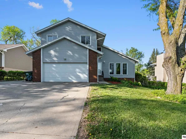 1407 Cherry Tree Ln, Papillion, NE 68133