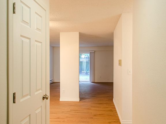 3rd image of 14600 NE 32nd St APT I1