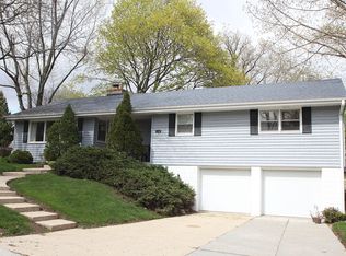 6710 Daffodil Ln, Greendale, WI 53129