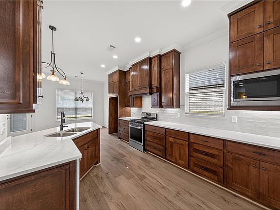 2nd image of 1831 Bluestem Dr