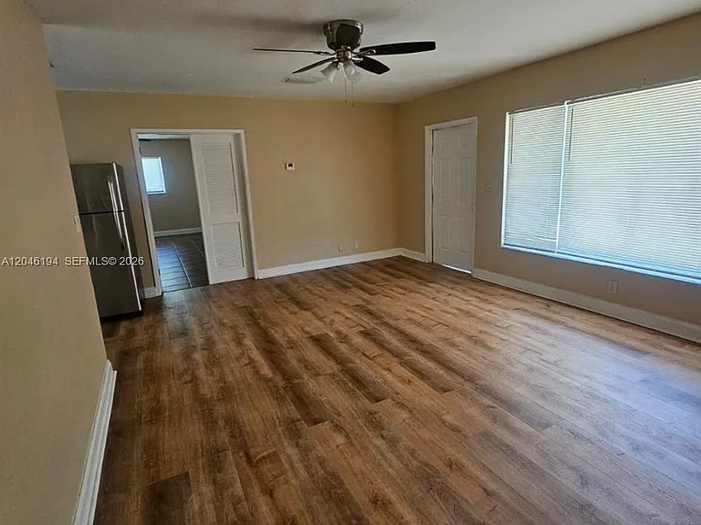 2859 NE 30th St #3 — Photo 9
