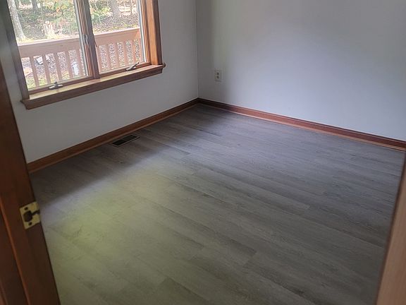 5th image of 45755 Stoney Run Dr