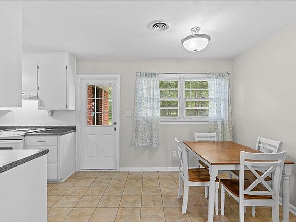 4th image of 138 Charles St