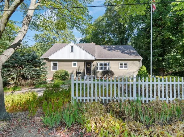 1599 Riverside Dr, Akron, OH 44310