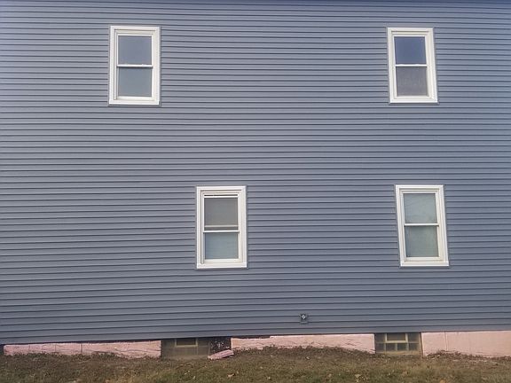 3rd image of 1129 W 2nd St