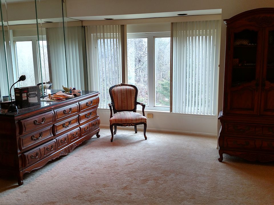 Oversized master sitting area
