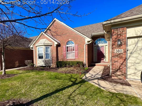 380 Woodhaven Dr, Walled Lake, MI 48390