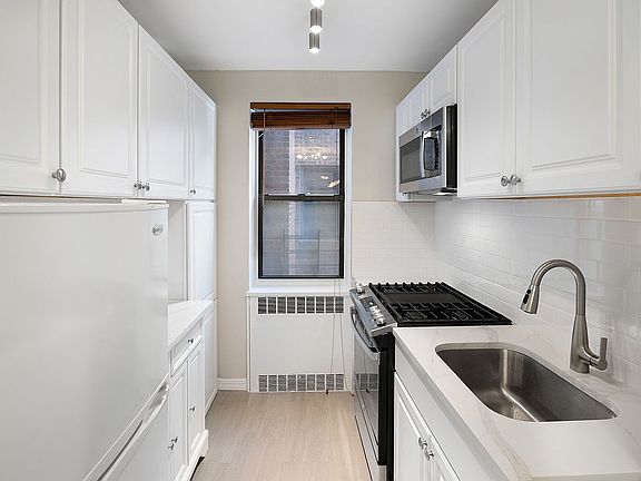 3rd image of 67-87 Booth St APT 4E