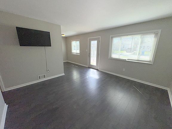 3rd image of 27042 Brettonwoods St