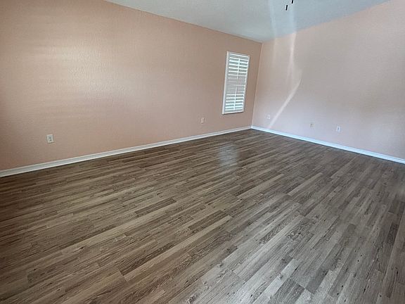 3rd image of 4888 NE 122nd Ave
